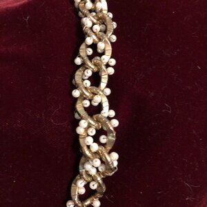 Vintage goldtone and faux pearl bracelet